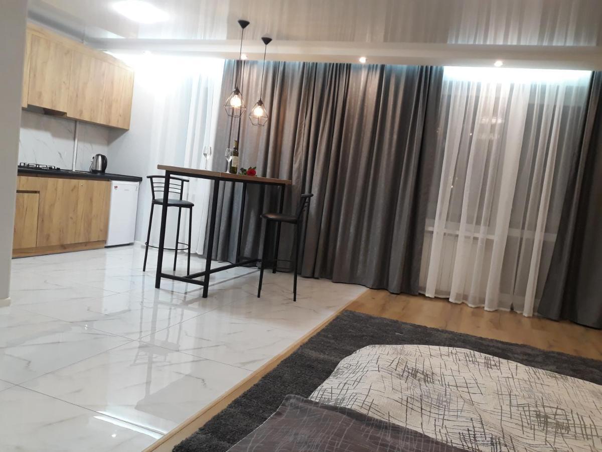 Апартаменты На Проспекте Почтовый Krywyj Rih Exterior foto