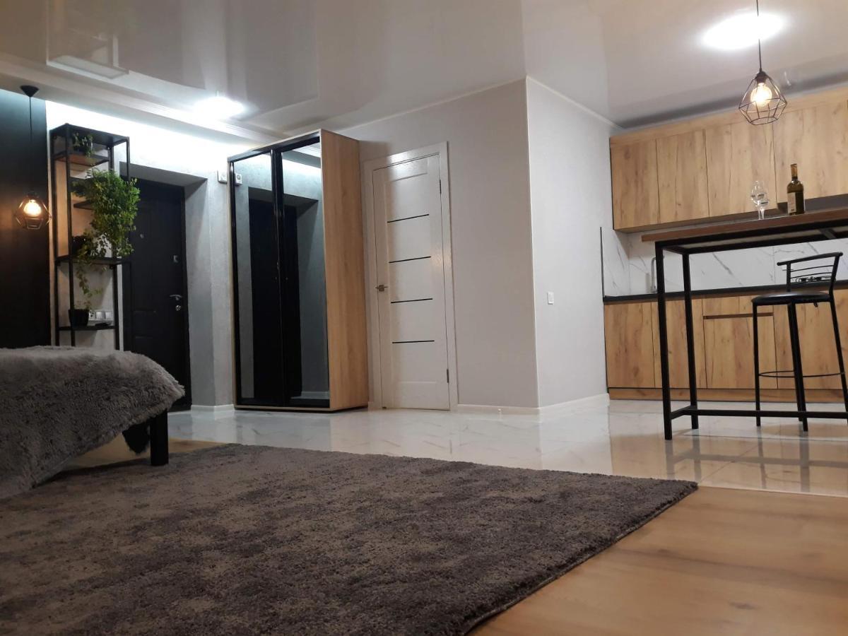 Апартаменты На Проспекте Почтовый Krywyj Rih Exterior foto